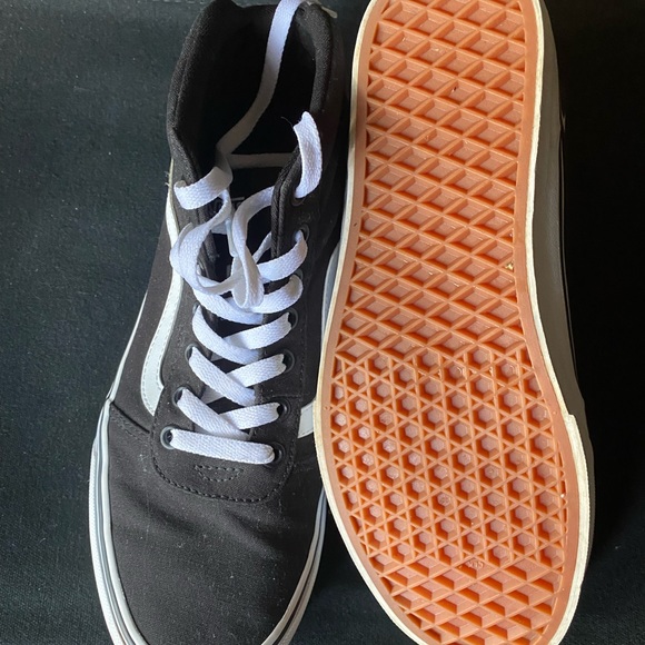 Vans - Picture 2 of 5